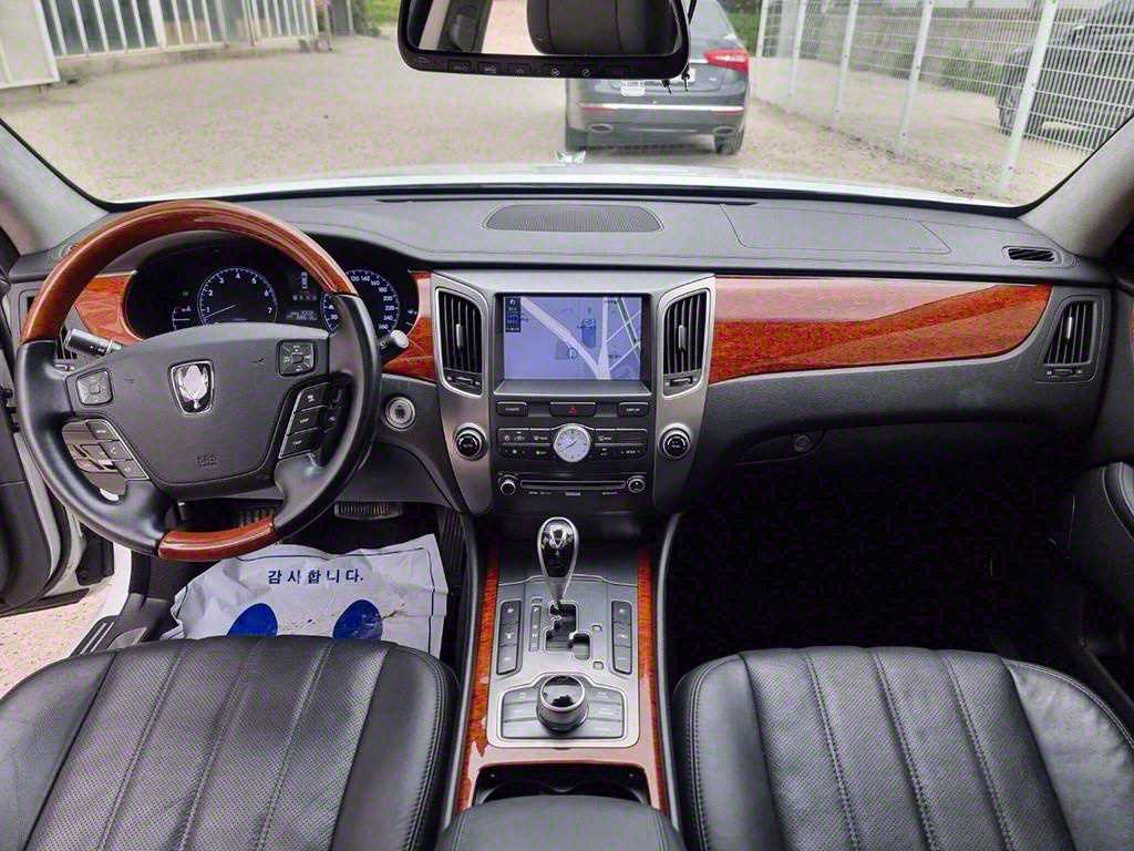 Hyundai Equus VS500 Prestige 10