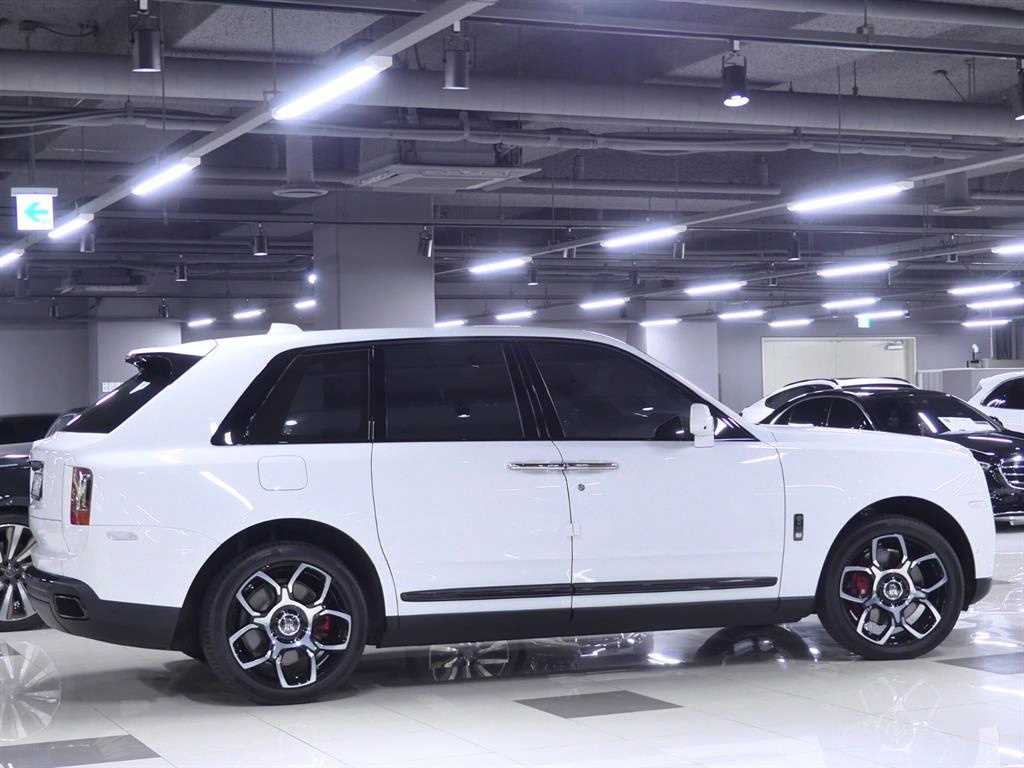 Rolls Royce Cullinan 6.7 V12 Black Badge 3