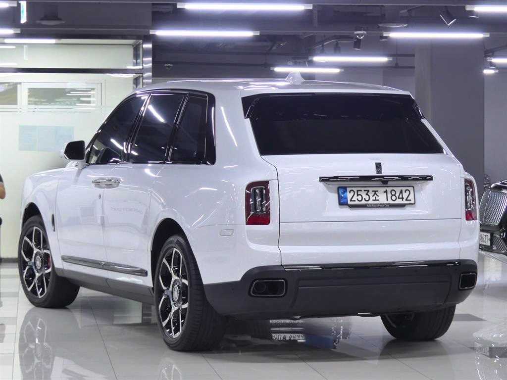 Rolls Royce Cullinan 6.7 V12 Black Badge 4