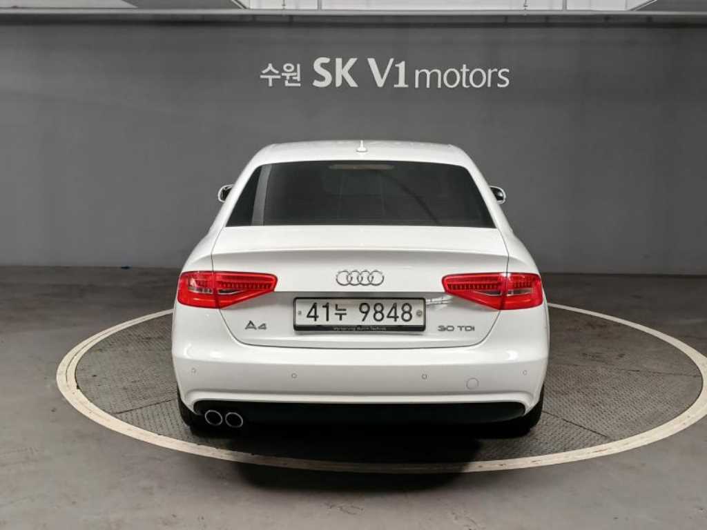 아우디 A4 30 TDI 사진 2/19