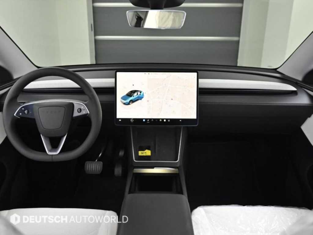 Tesla Model Y Long Range 8