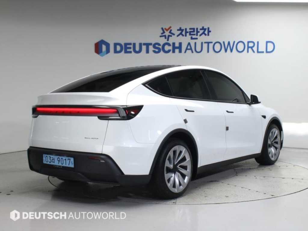 Tesla Model Y Long Range 3