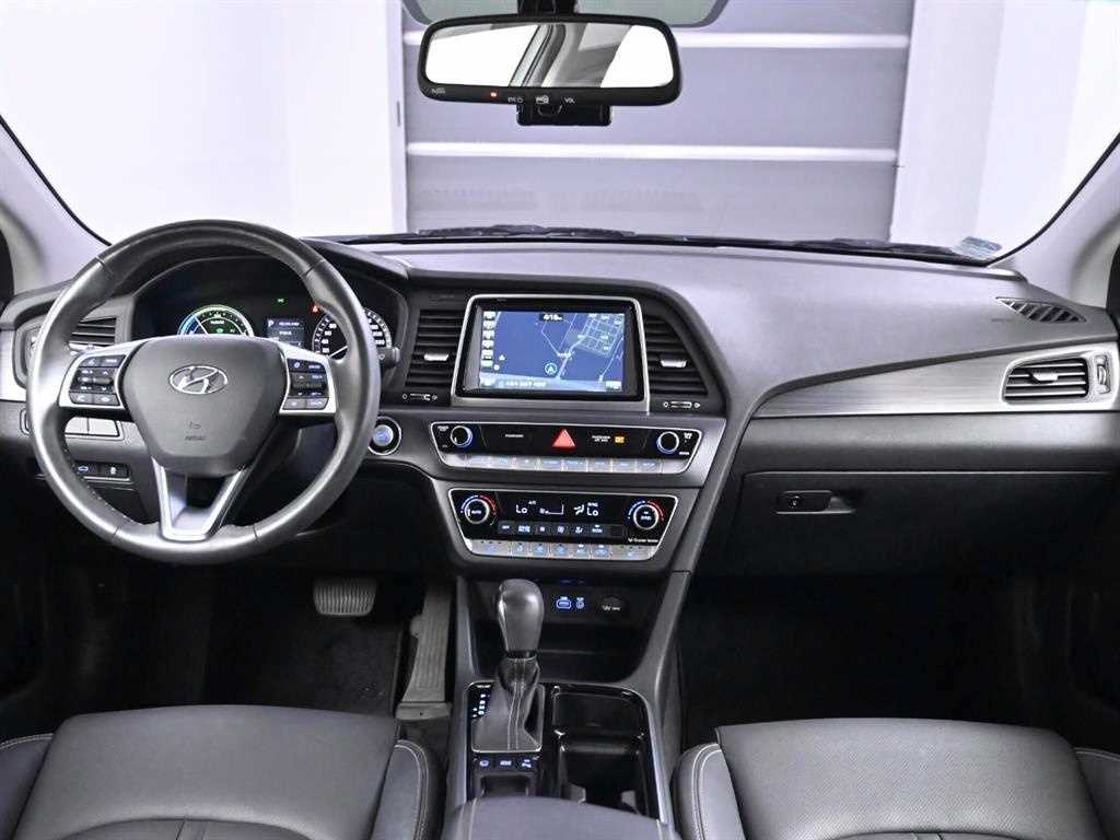 Hyundai Sonata Modern 8