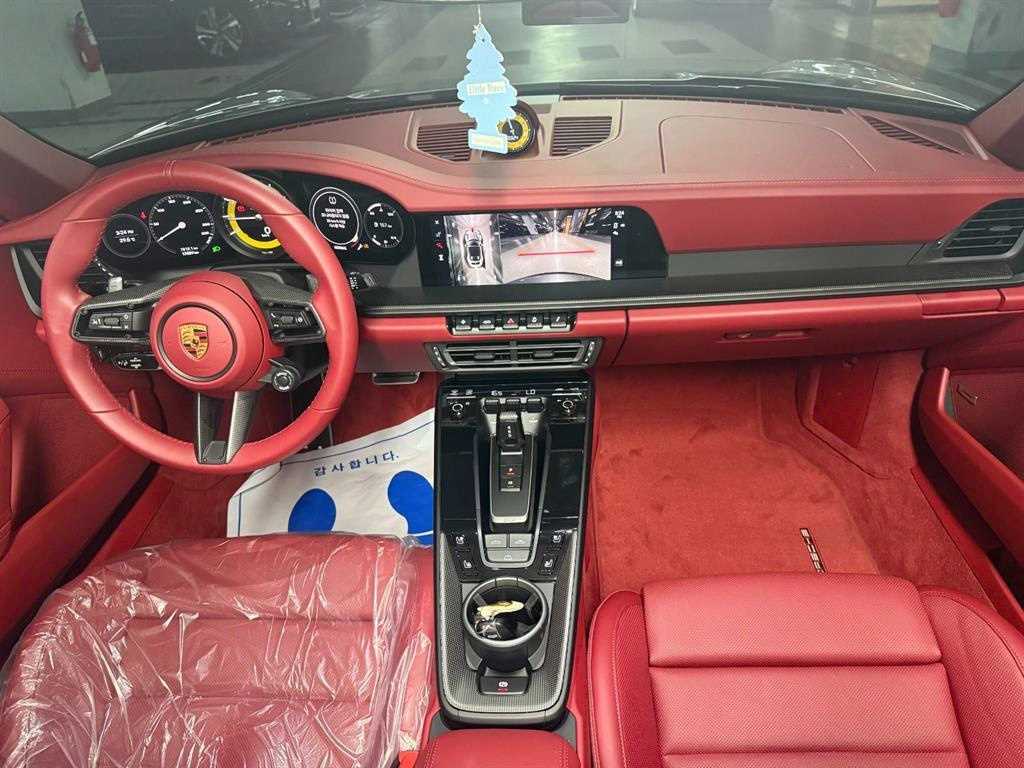 Porsche Carrera 4 GTS Cabriolet 7