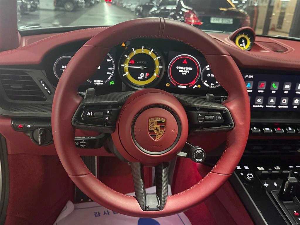 Porsche Carrera 4 GTS Cabriolet 10