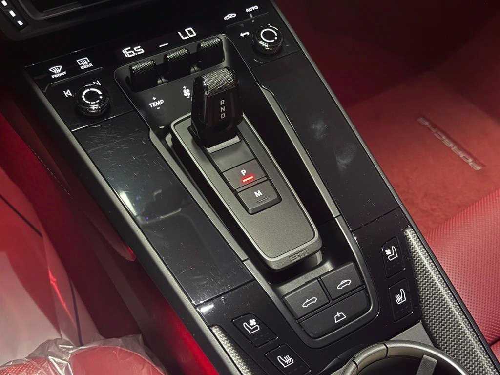 Porsche Carrera 4 GTS Cabriolet 9