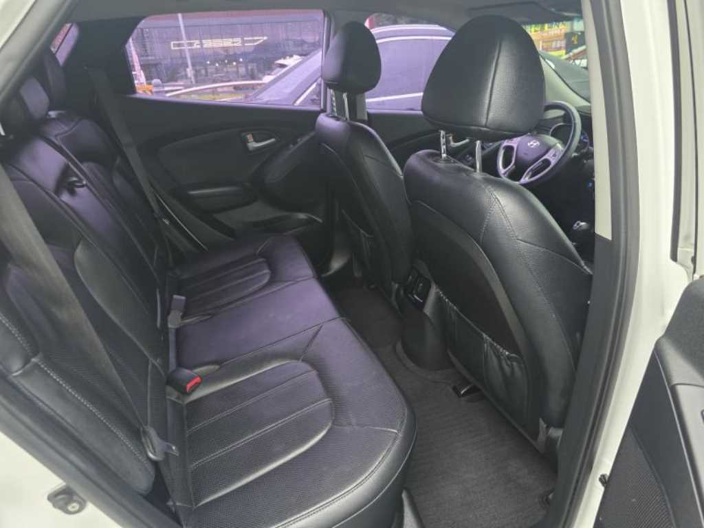 Hyundai Tucson Diesel E-VGT 2WD Modern 8