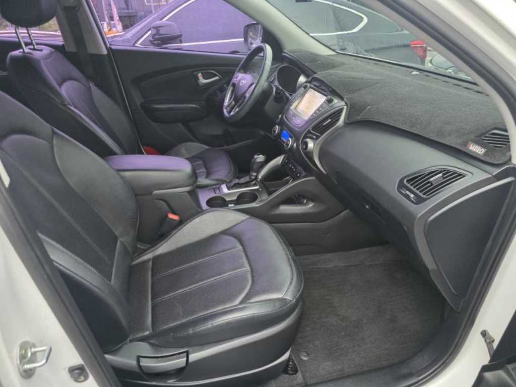 Hyundai Tucson Diesel E-VGT 2WD Modern 9