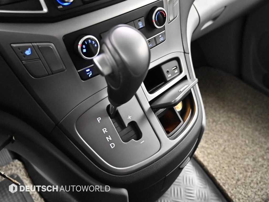 Hyundai Starex 2WD Camping Car 10