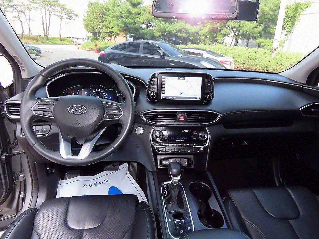 Hyundai Santa Fe Gasoline 2.0T 2WD Prestige 8