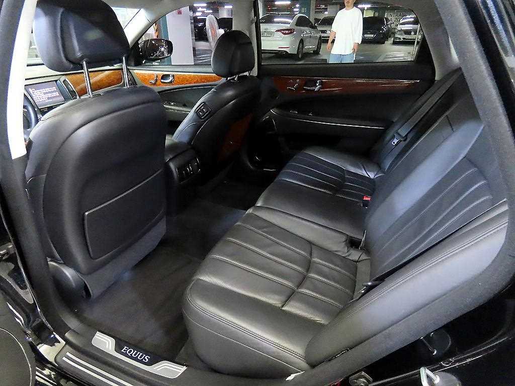 Hyundai Equus VS380 Prestige Base Type 8