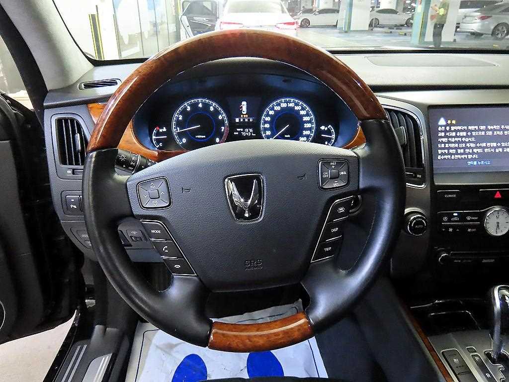 Hyundai Equus VS380 Prestige Base Type 9