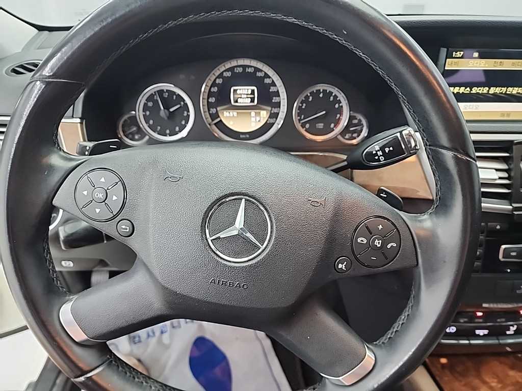 Mercedes-Benz E-Class E300 Elegance 10