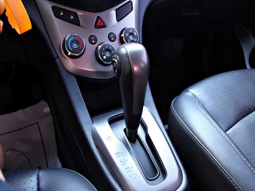 Chevrolet Aveo 1.4 Turbo L STAR 9