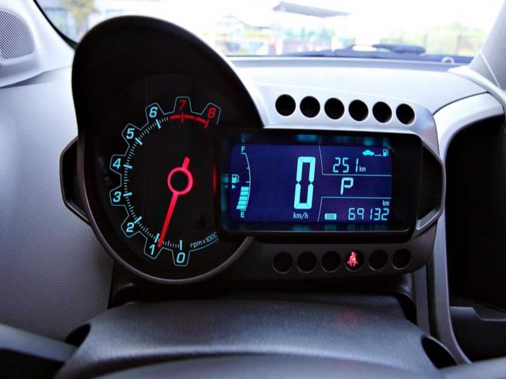 Chevrolet Aveo 1.4 Turbo L STAR 8