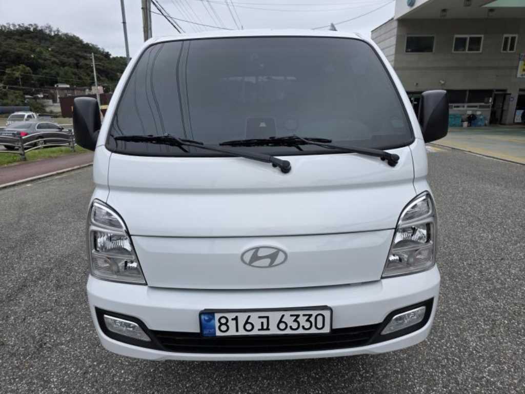 Hyundai Porter Double Cab/ Long Wheelbase/ 2WD Smart 2