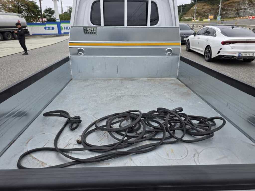 Hyundai Porter Double Cab/ Long Wheelbase/ 2WD Smart 8