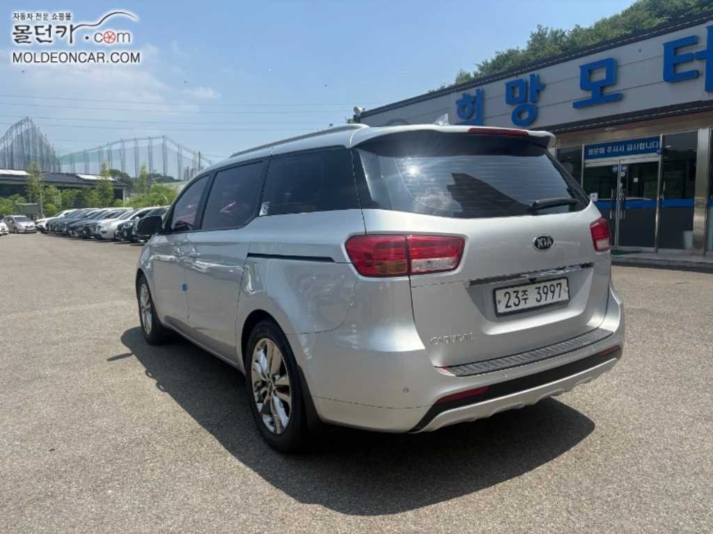 Kia Carnival Diesel Prestige 6