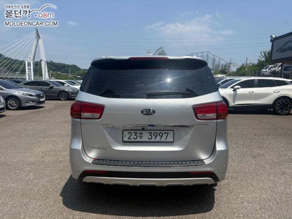 Kia Carnival Diesel Prestige 8