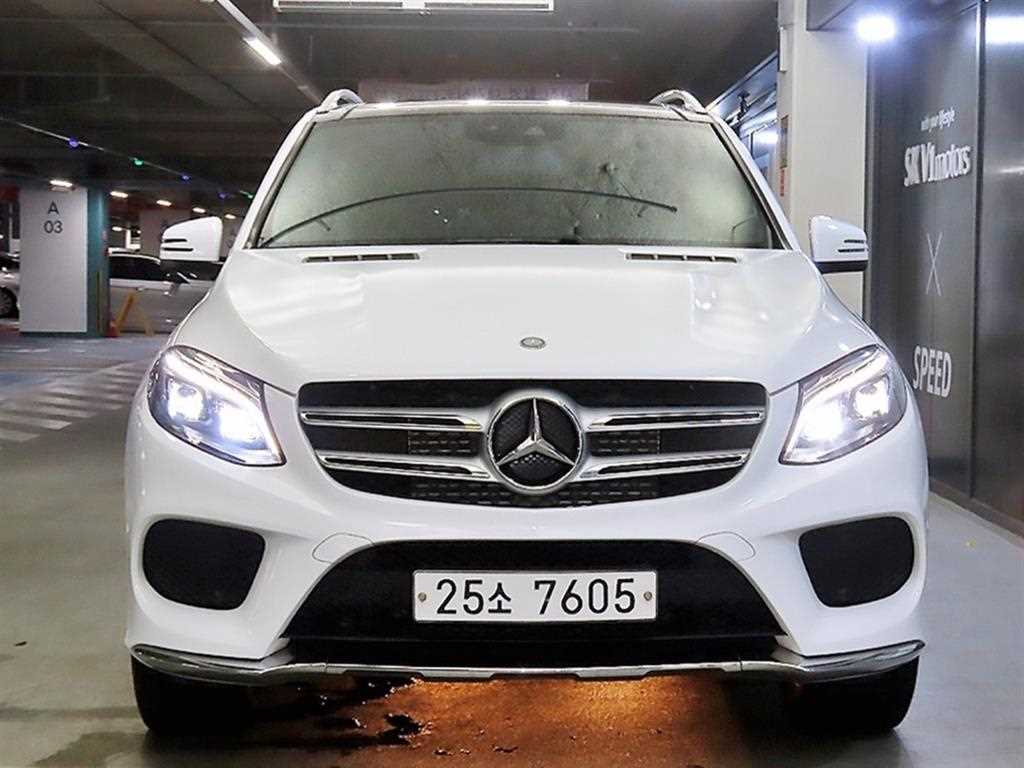 벤츠 GLE 클래스 GLE 350 d 4MATIC 사진 2/20