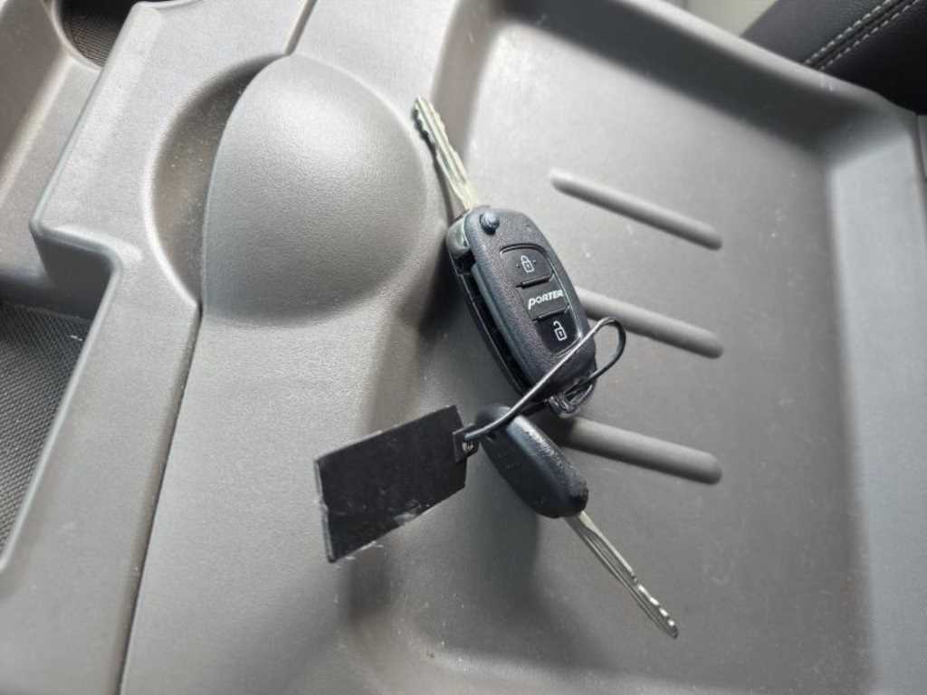 현대 포터2 1톤 저상탑 LPG 11