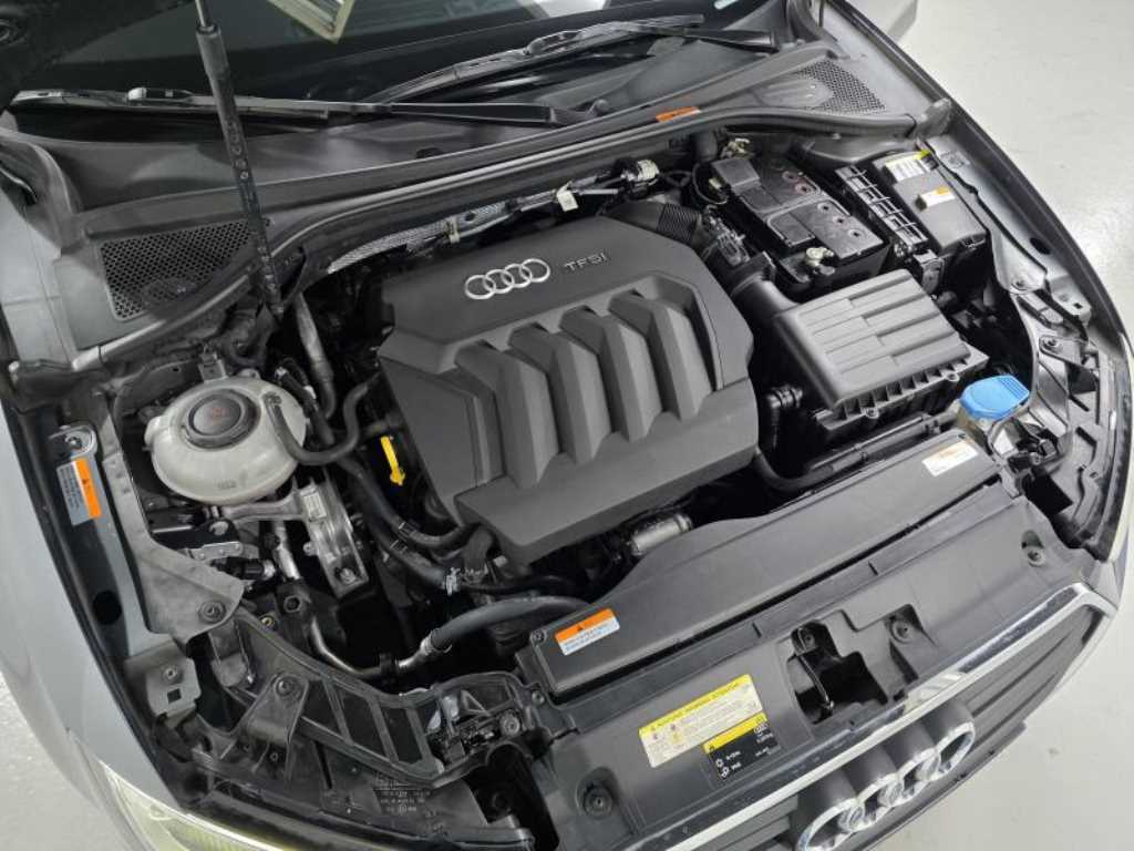 Audi A3 40 TFSI 9