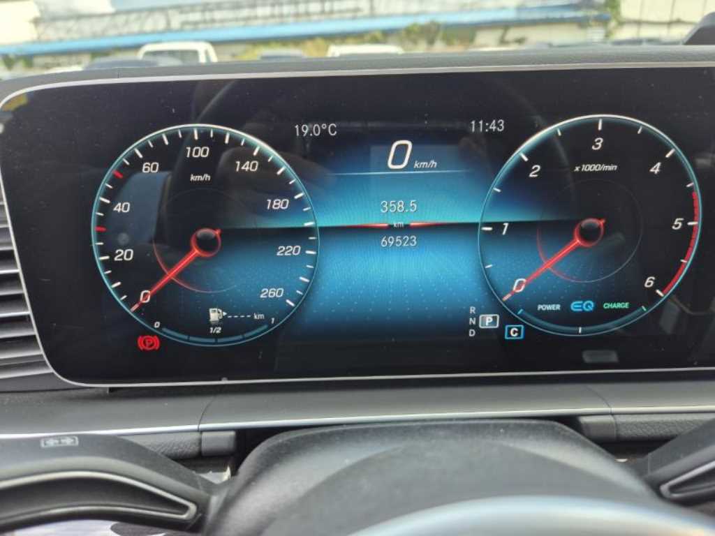 Mercedes-Benz GLE-Class GLE300d 4MATIC 10