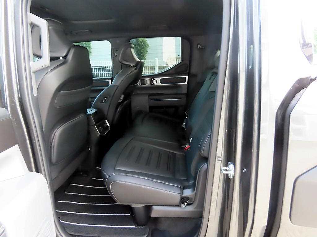 Kia Tasman 2.5 T-GDI 4WD Extreme 7