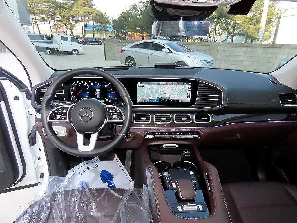 Mercedes-Benz GLE-Class GLE300d 4MATIC 8