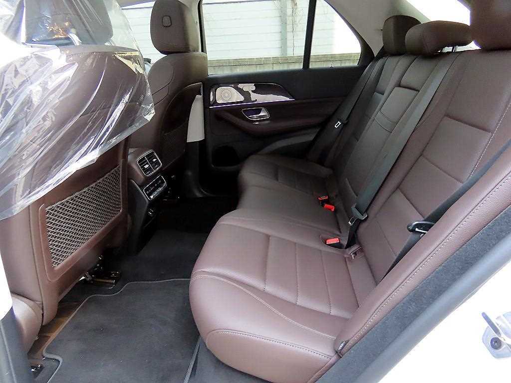 Mercedes-Benz GLE-Class GLE300d 4MATIC 7
