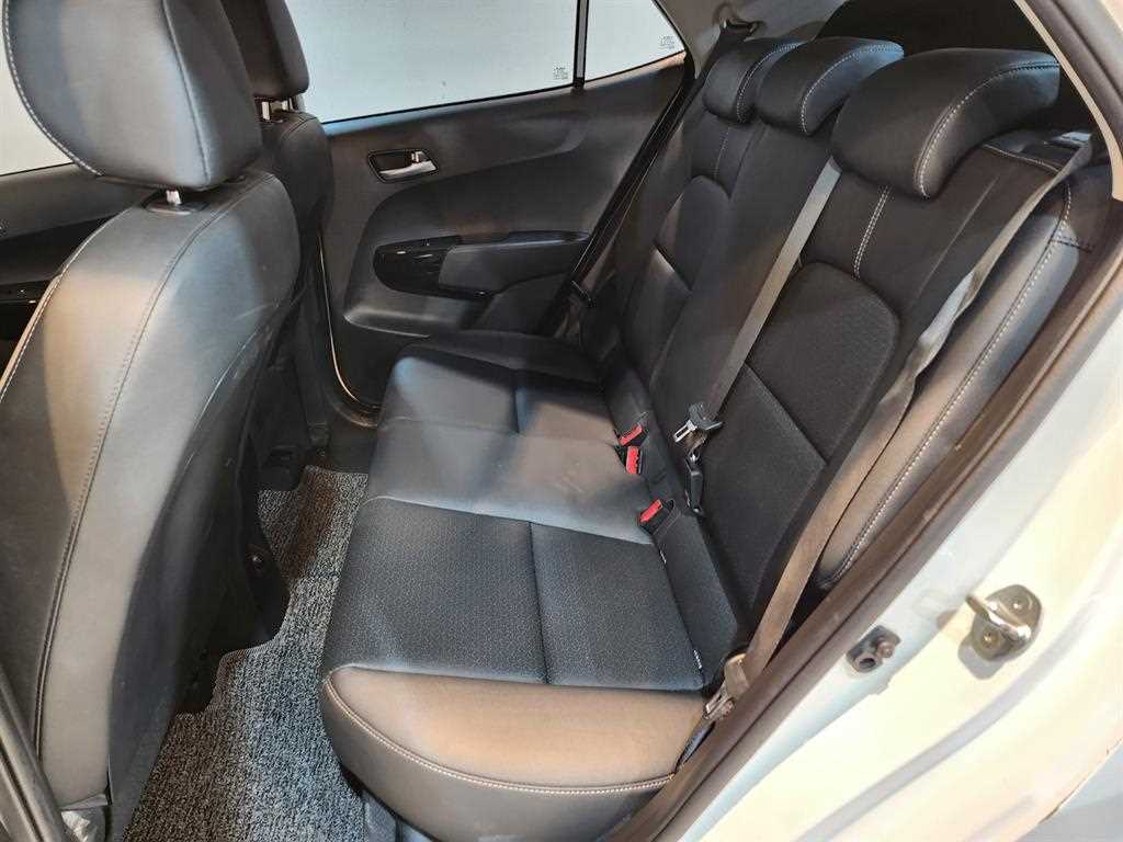 Kia Morning 1.0 Gasoline Signature 8