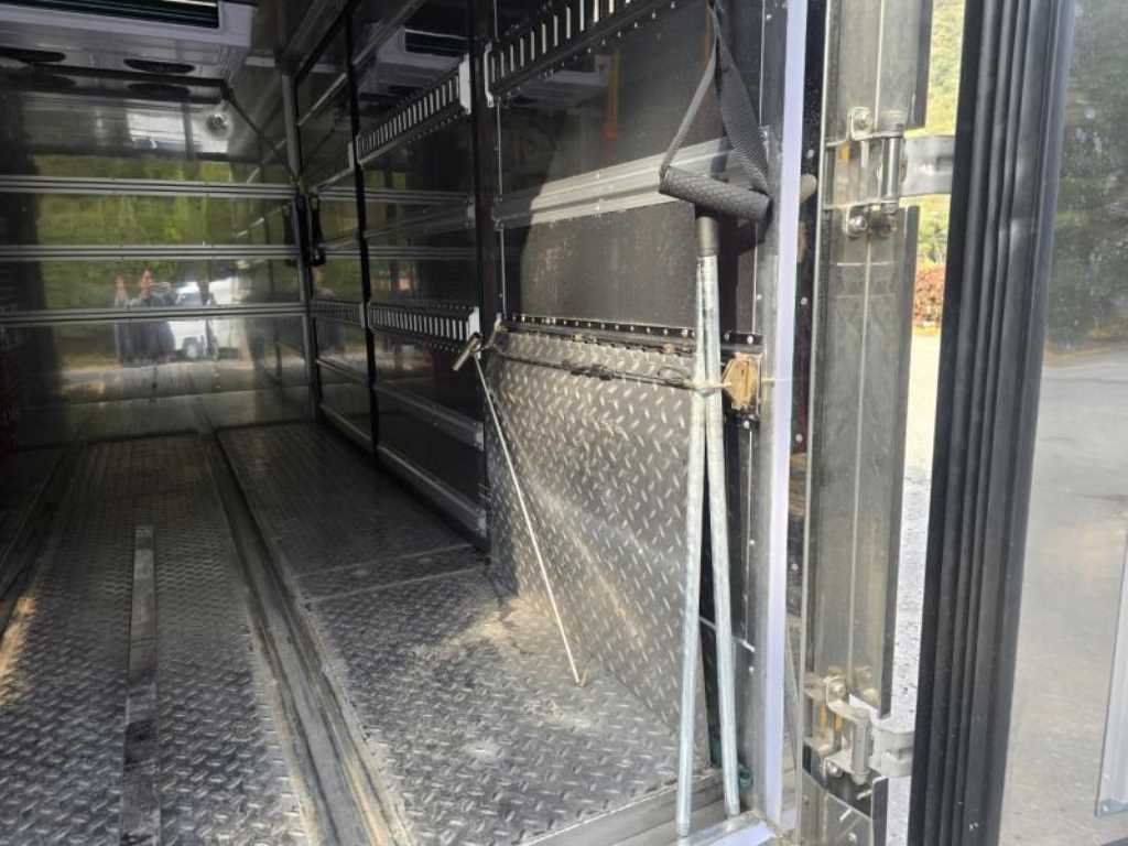 기아 봉고3 1.2톤 냉장탑 LPG 9