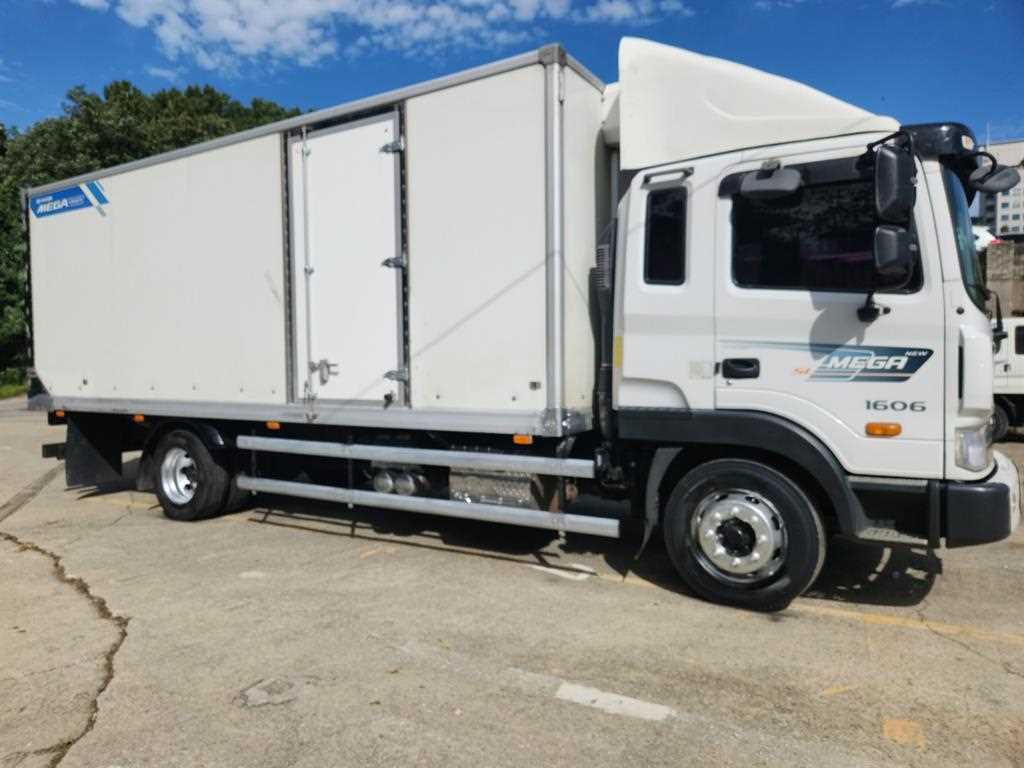 현대 메가트럭 단바리 냉동탑 5톤 수동 2