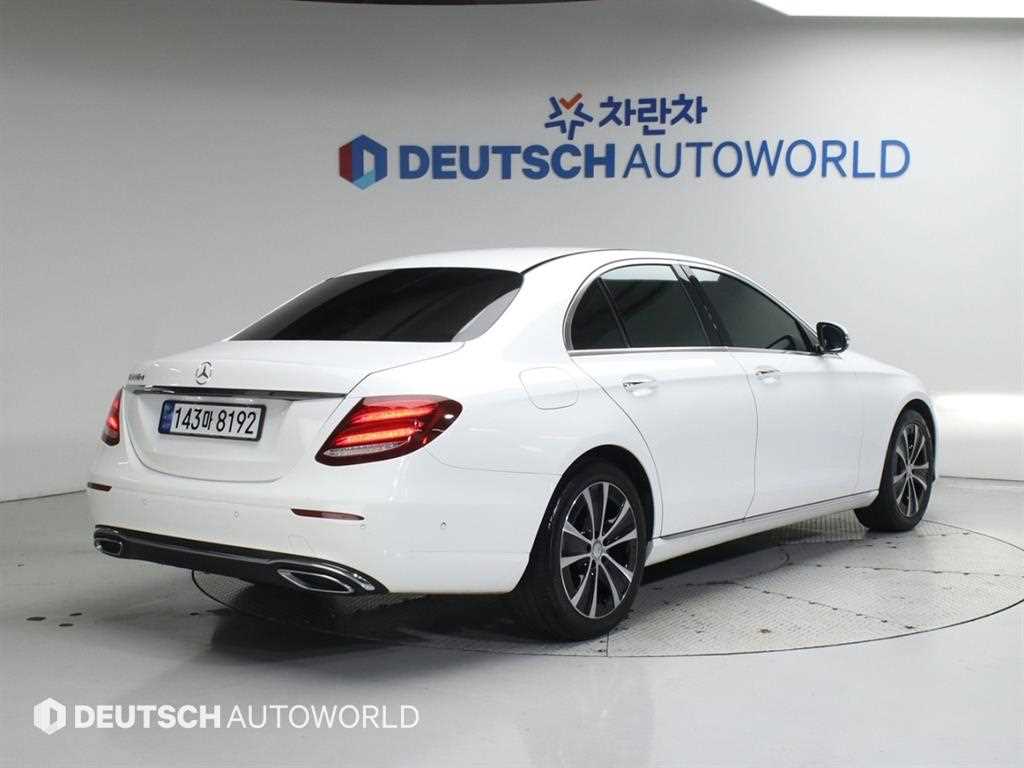 Mercedes-Benz E-Class E220d Avantgarde 3