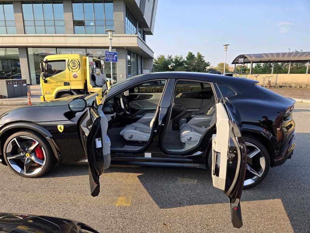 Ferrari Purosangue 6.5 V12 9