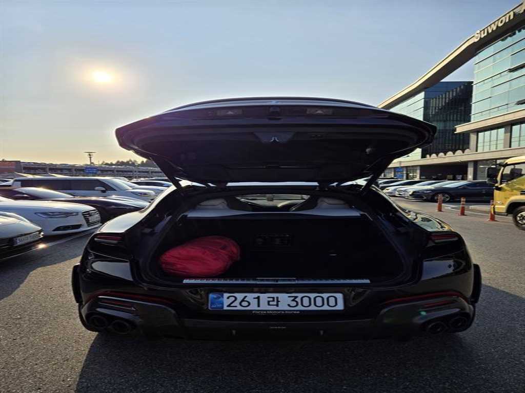 Ferrari Purosangue 6.5 V12 10