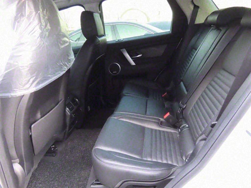 Land Rover Discovery Sport P250 SE 8