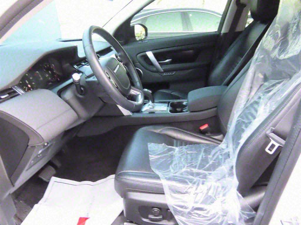 Land Rover Discovery Sport P250 SE 7