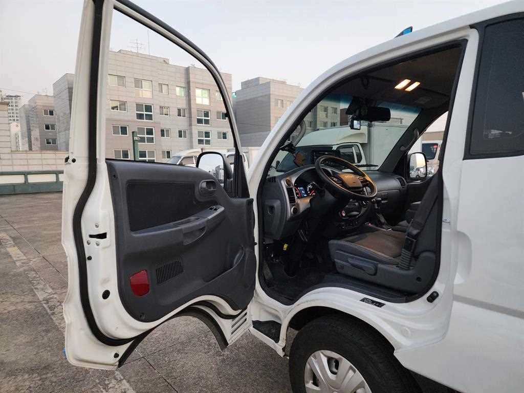 기아 봉고3 1톤 카고 LPG 9