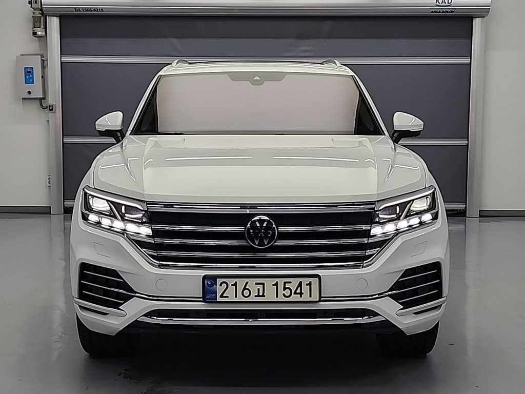 폭스바겐 투아렉 3.0 TDI 프레스티지 사진 2/18