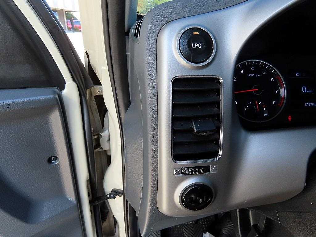 기아 봉고3 1톤 카고 LPG 11