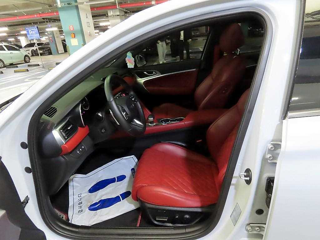 Genesis G70 Gasoline 2.0T 2WD Sport Package 7