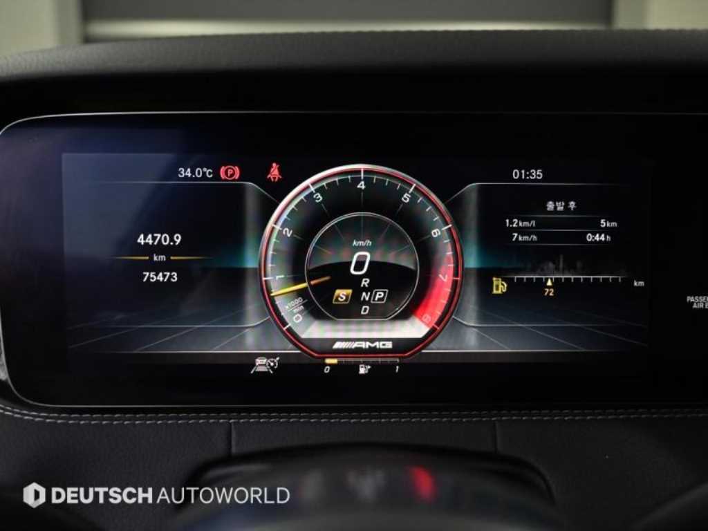 Mercedes-Benz AMG S63 4MATIC+ Coupe 9