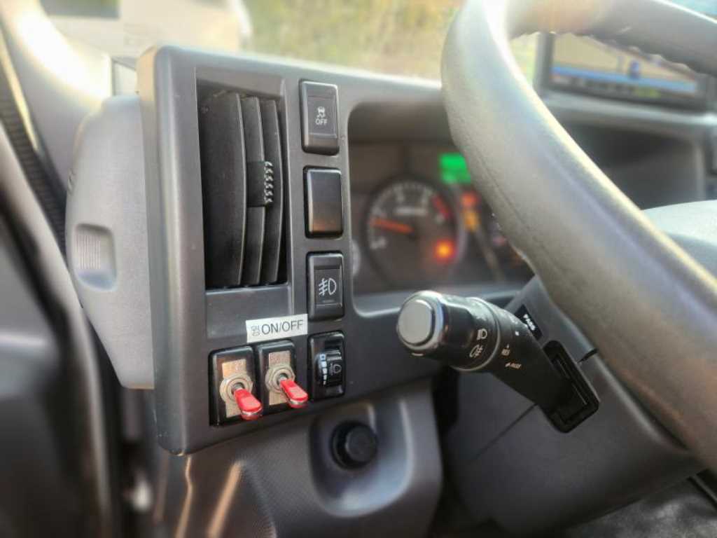 이스즈 엘프 3.5톤 냉동윙 17