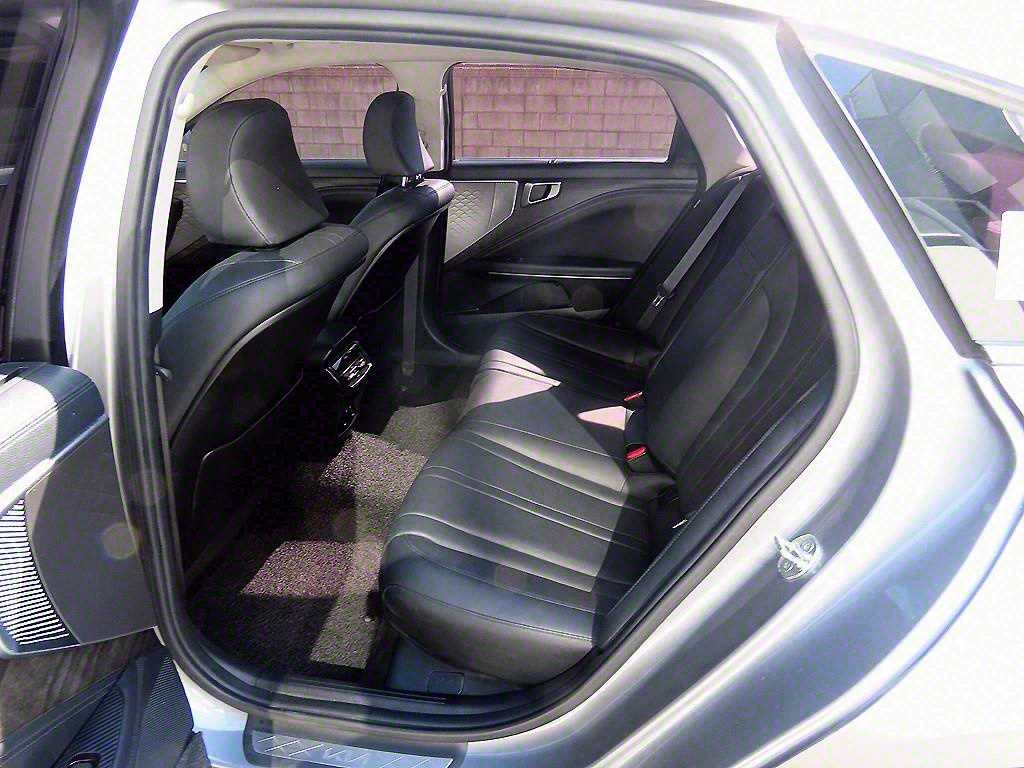 Kia K8 2.5 2WD Noblesse 7