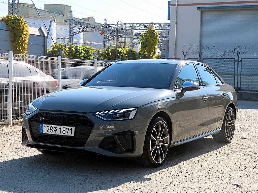 아우디 S4 3.0 TFSI 콰트로 사진