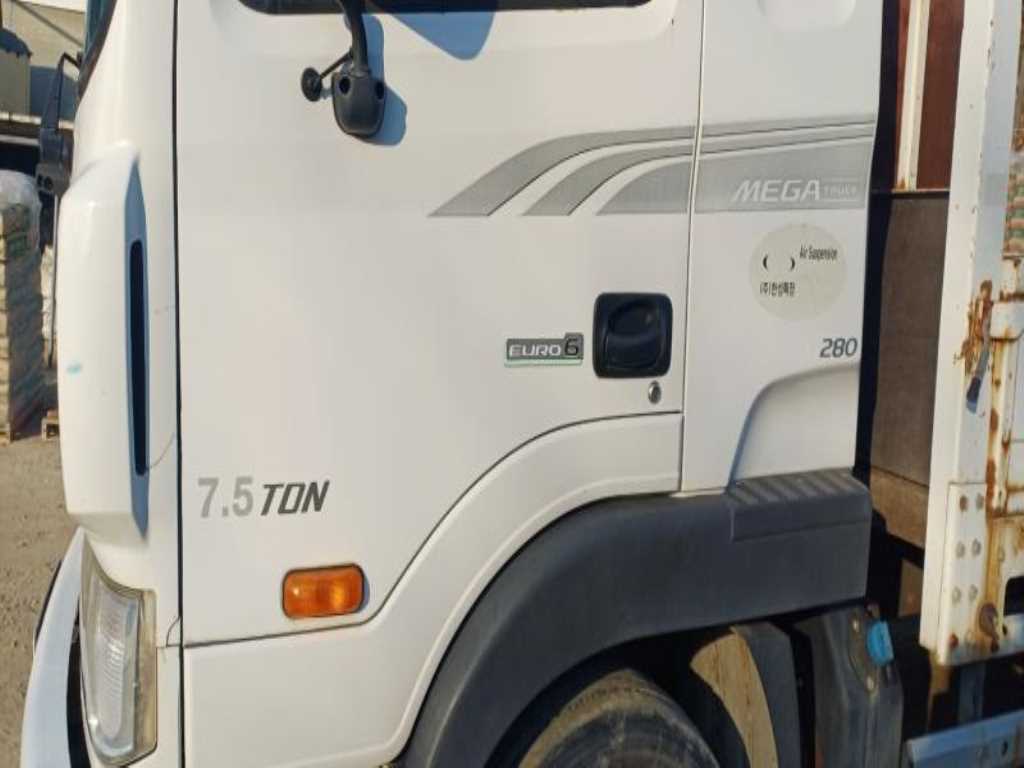 현대 메가트럭 카고 7.5톤 수동 4