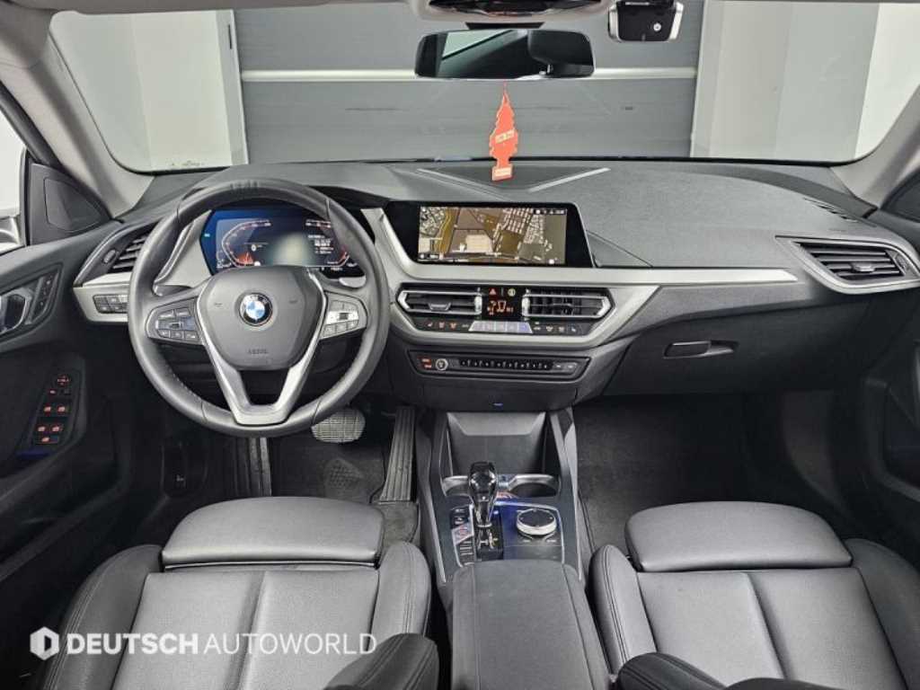 BMW 2 Series 218d Advantage 8