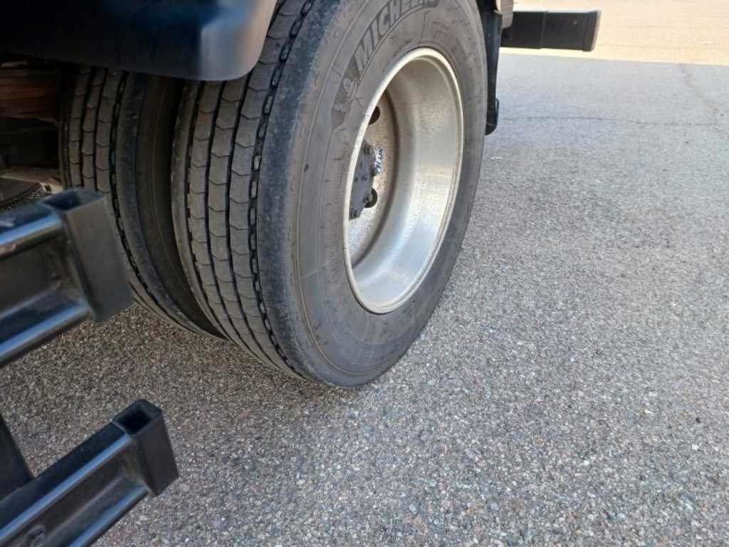 타타대우 더쎈 3.5톤 카고 12