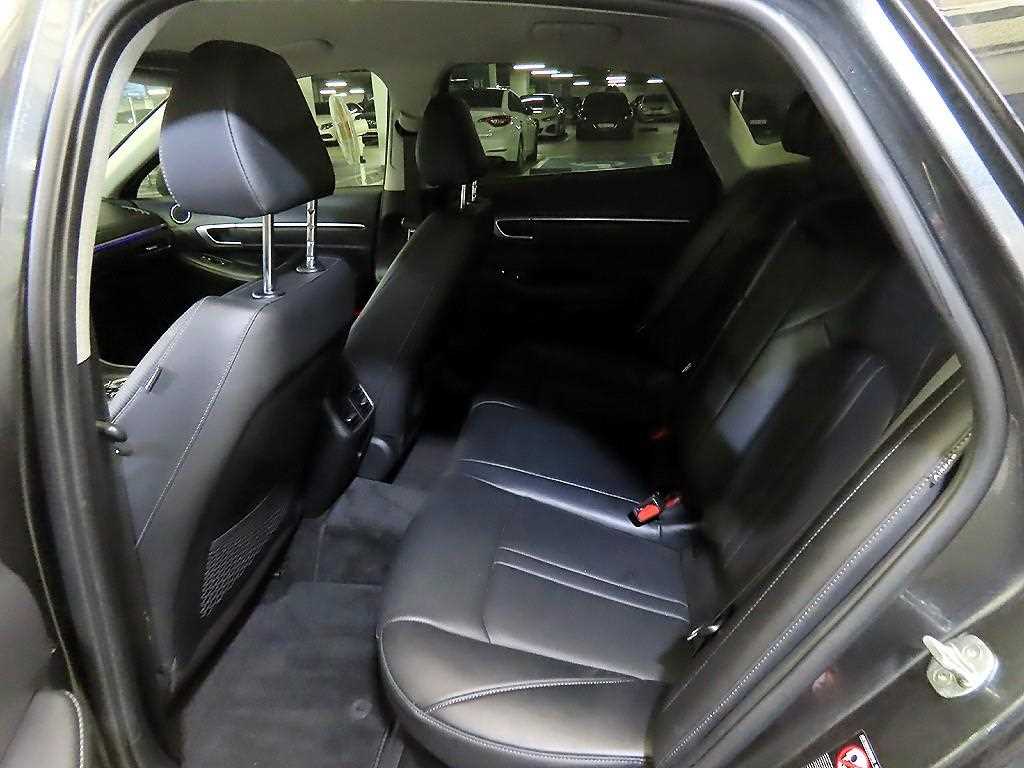 Hyundai Sonata Premium Plus 8